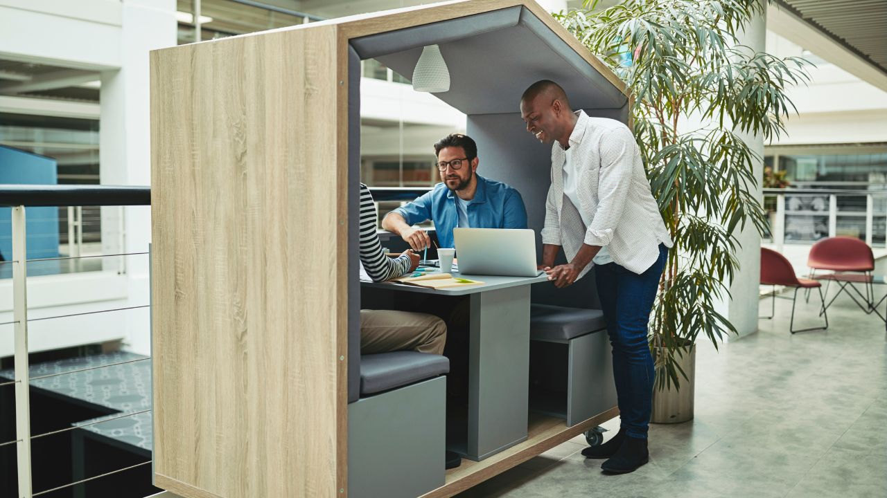Design Versatility: Fixed, Modular, and Customizable Solutions