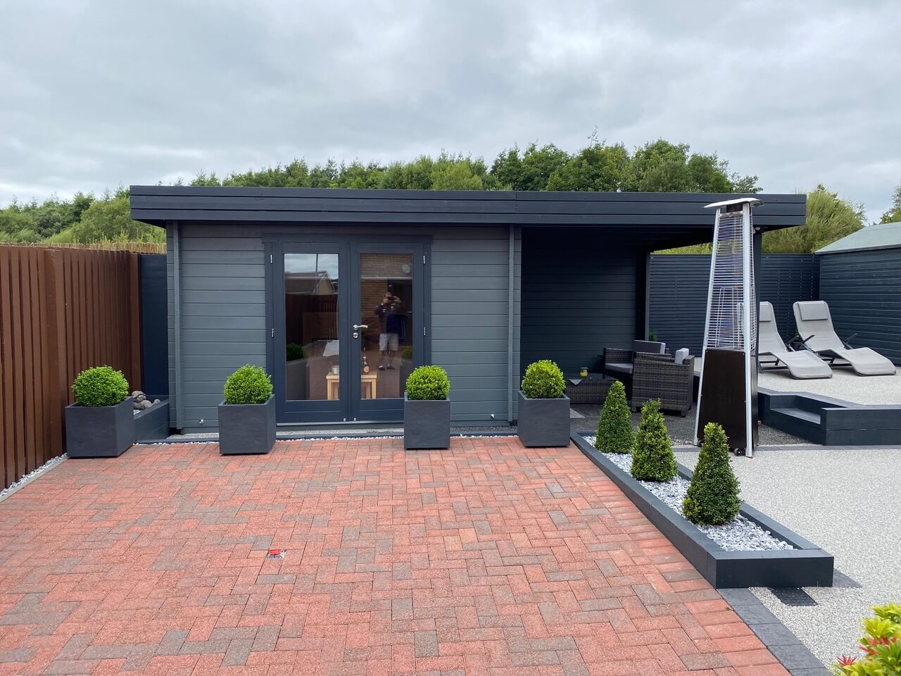Small Garden Building Types to Suit Small Gardens